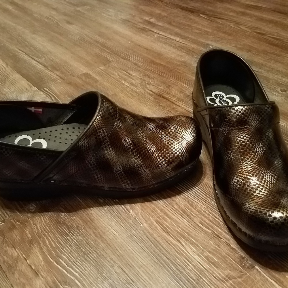 Sanita clogs